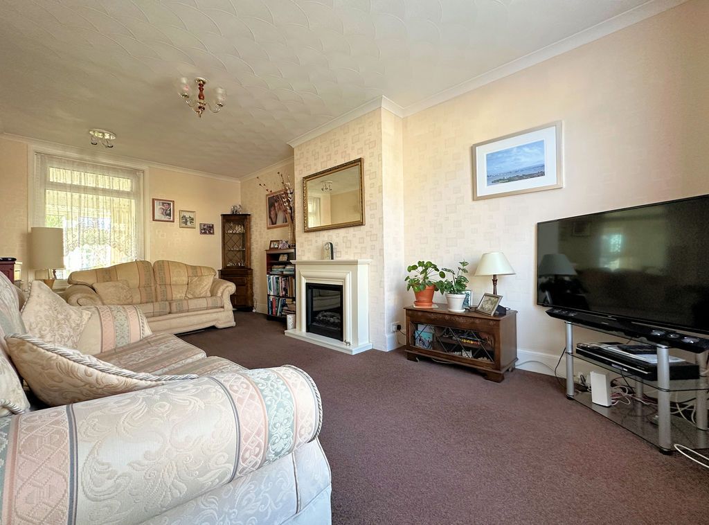 Property photo 2 of 24 Lounge