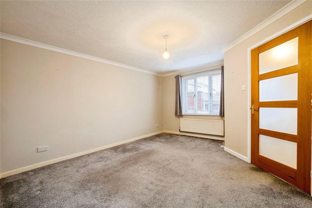 Property photo 2 of 12 Picture No. 17