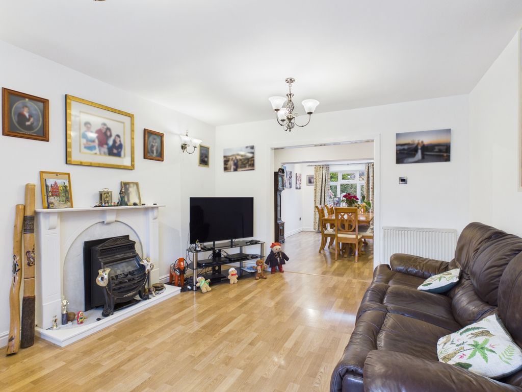 Property photo 2 of 30 Cam03729G0-Pr0279-Still001