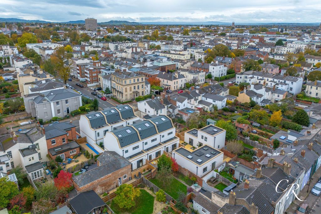 Property photo 3 of 22