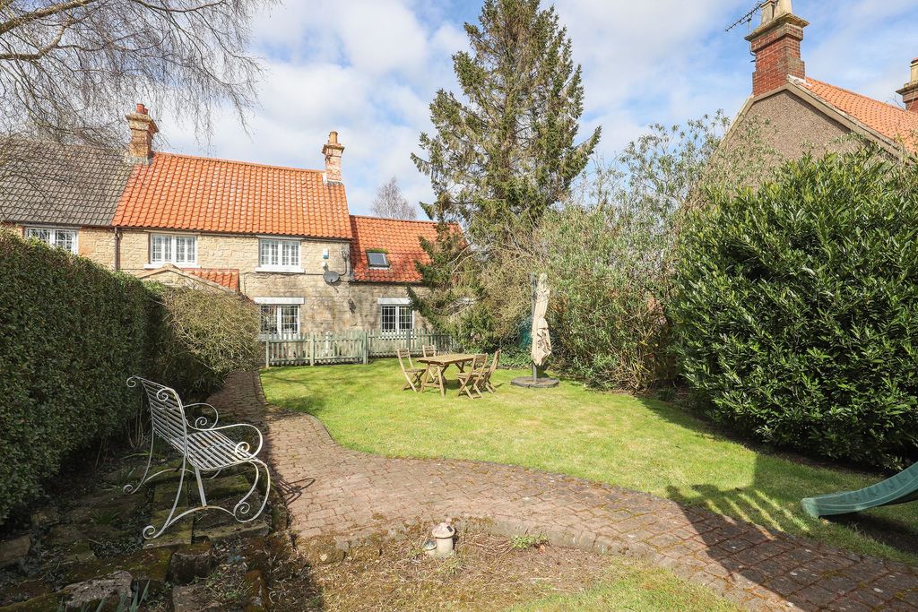 Property photo 2 of 31