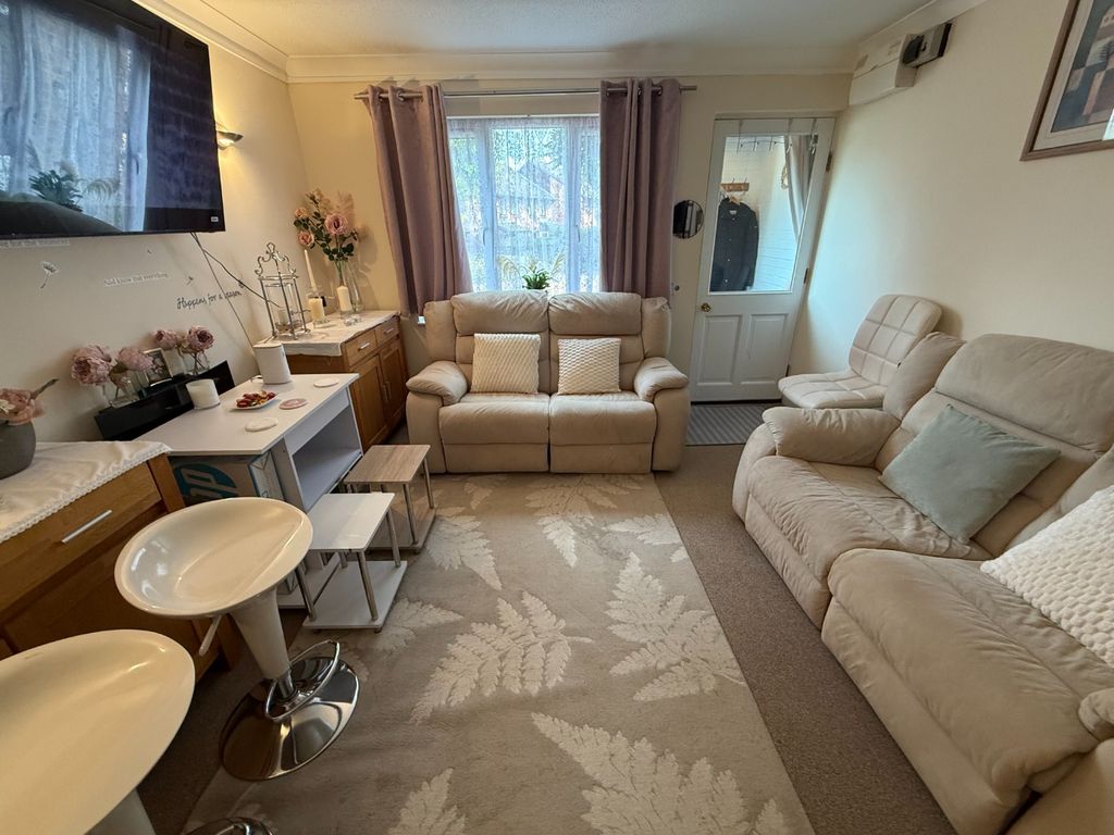 Property photo 3 of 8 5364863