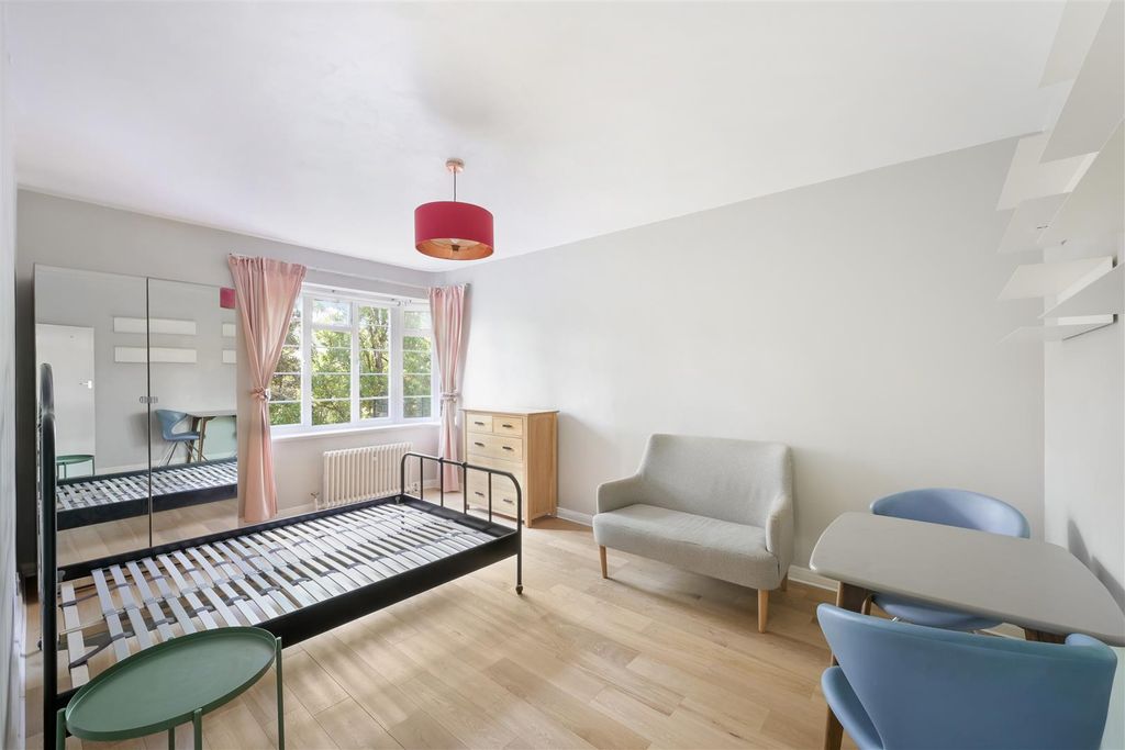 Property photo 3 of 9 Langham Court  (5).Jpg