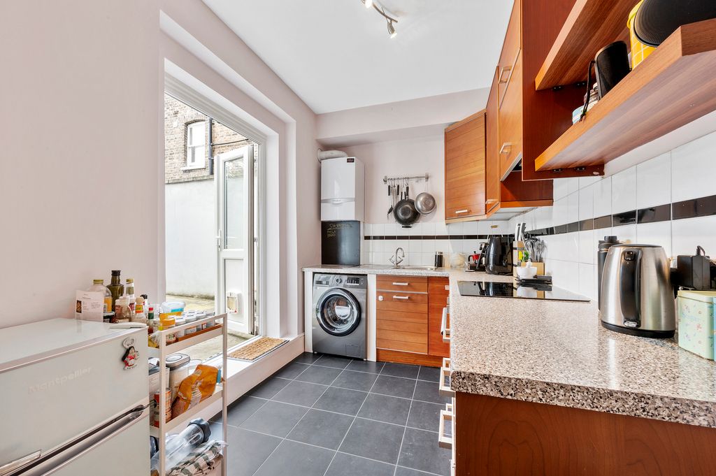 Property photo 2 of 8