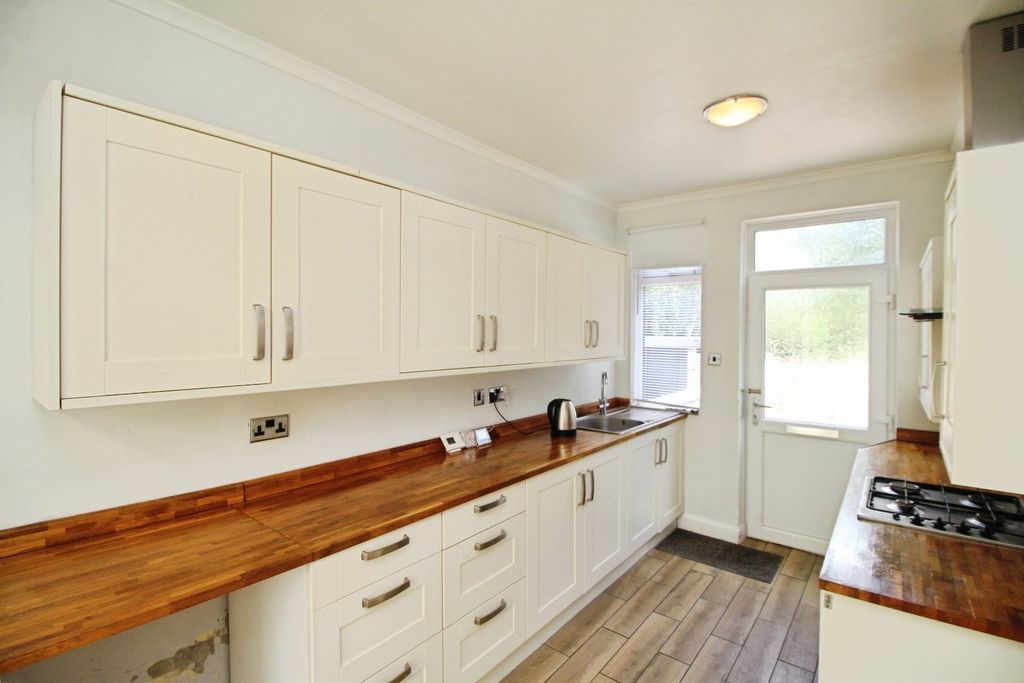 Property photo 2 of 19 Kitchen