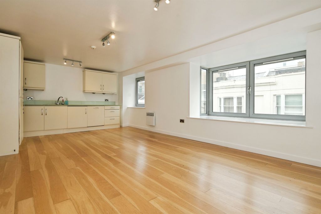 Property photo 1 of 13 Living Room