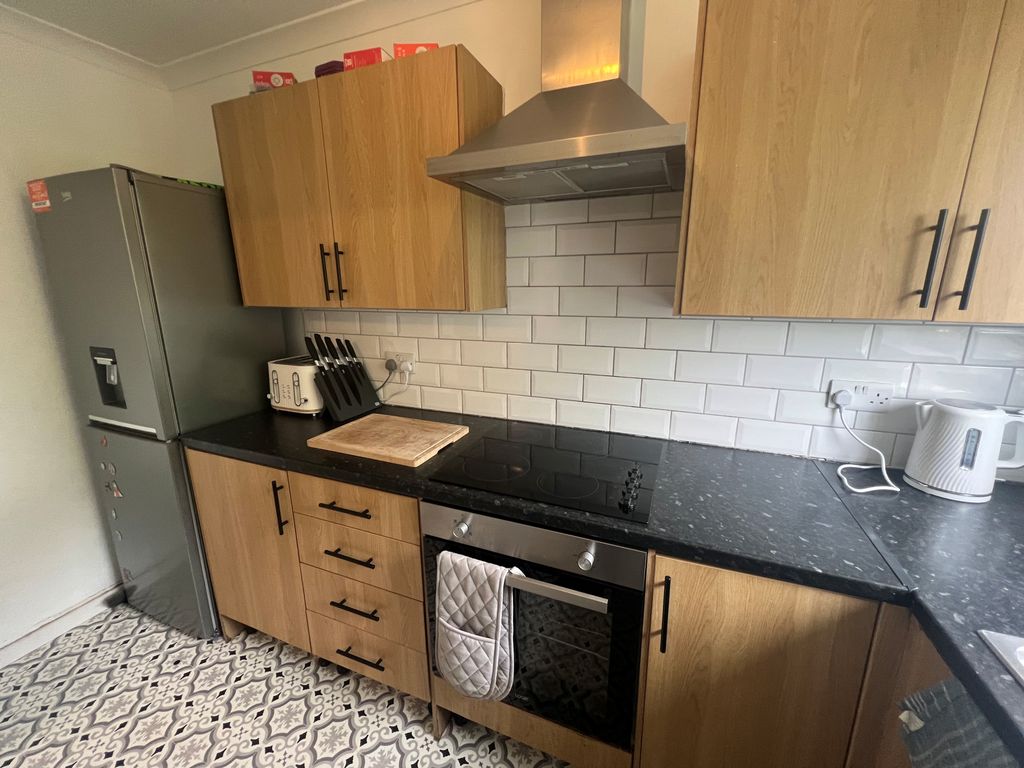 Property photo 3 of 8 Kitchen