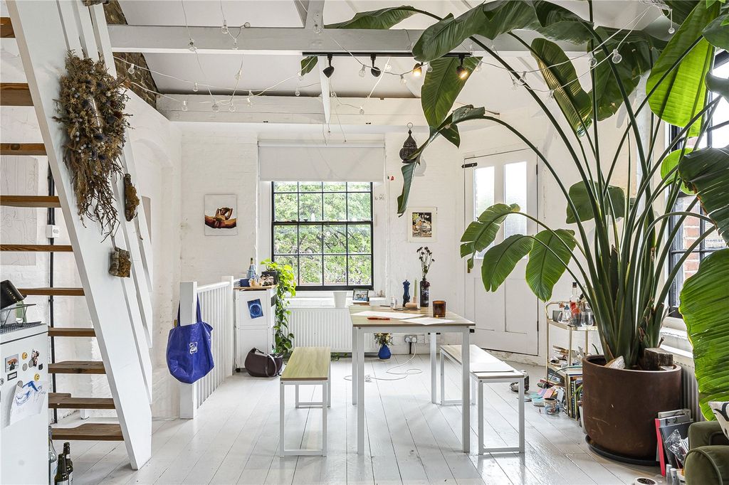 Property photo 1 of 18 Reception Room