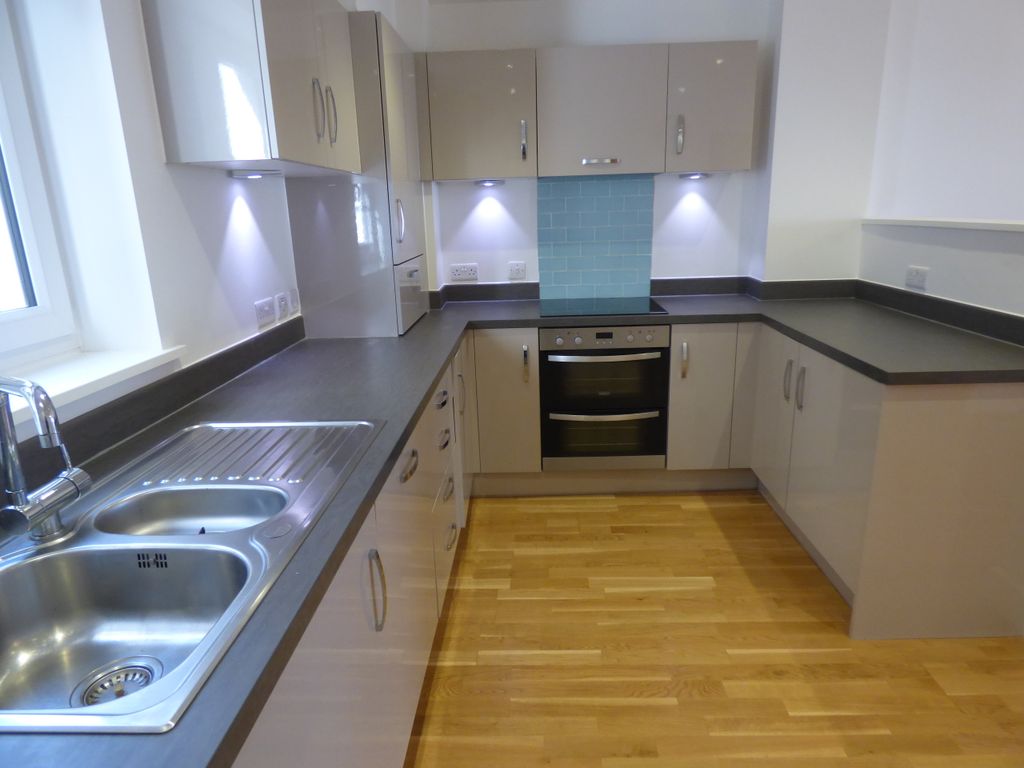 Property photo 3 of 10 Kitchen