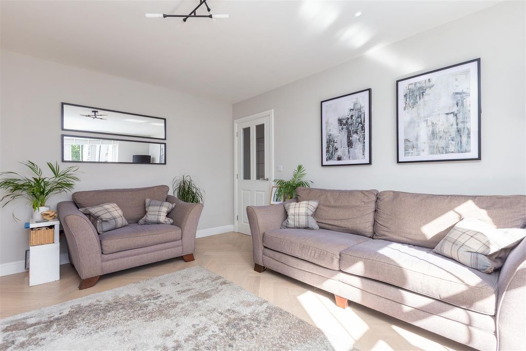 Property photo 3 of 25