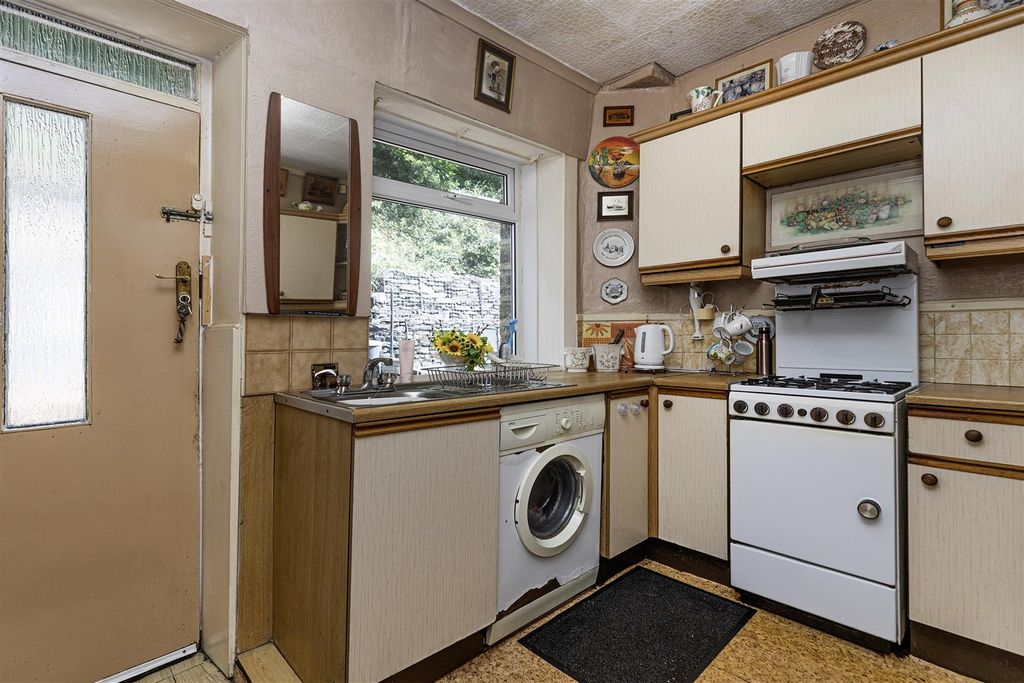 Property photo 2 of 21 Kitchen