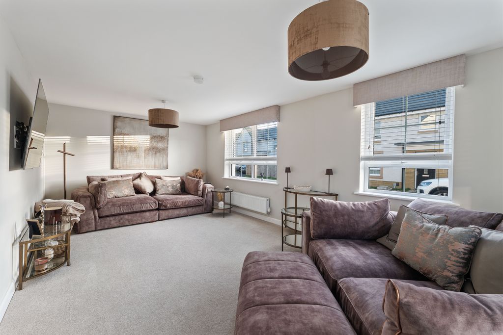 Property photo 3 of 24 P1003211