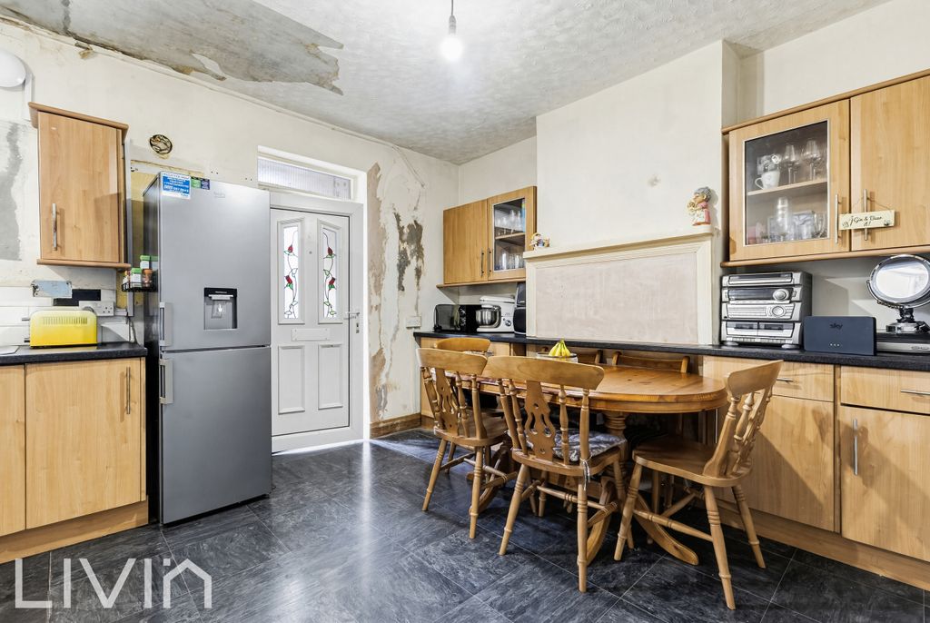 Property photo 3 of 9 Amersham Road 18 -41