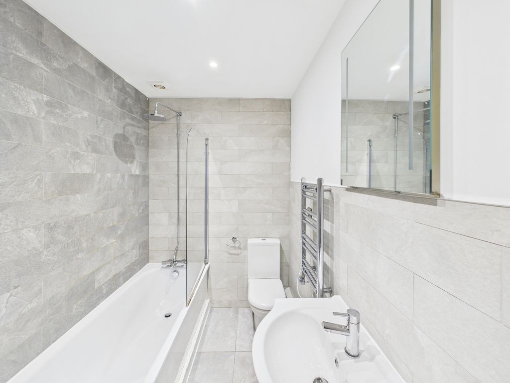 Property photo 3 of 4 Cam04693G0-Pr0036-Still016