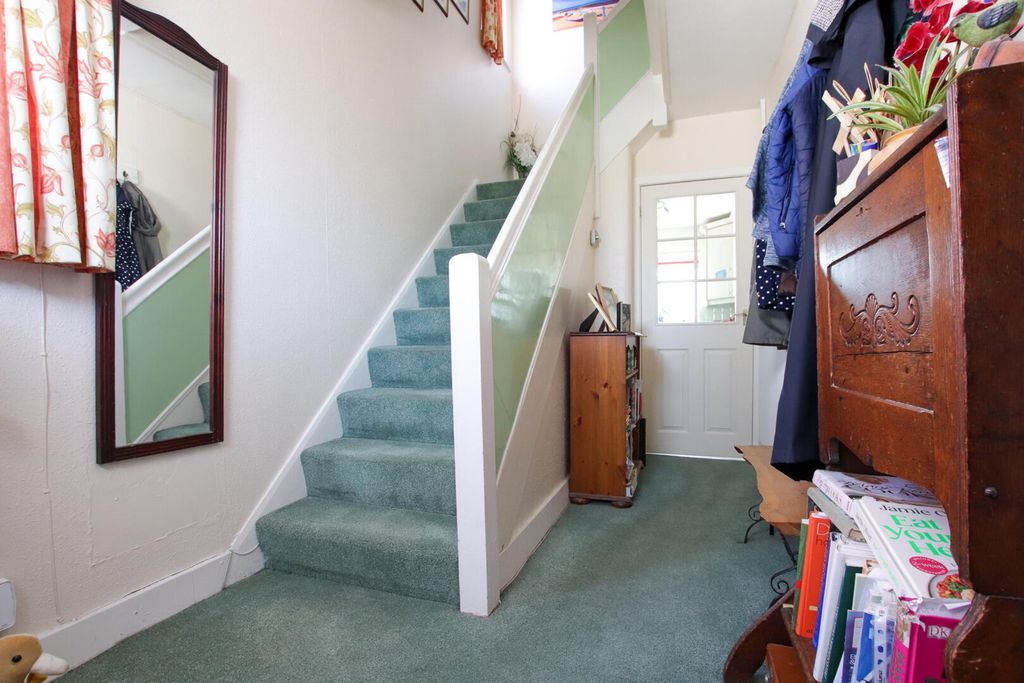 Property photo 2 of 22 Hallway