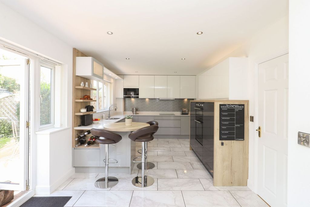 Property photo 3 of 29