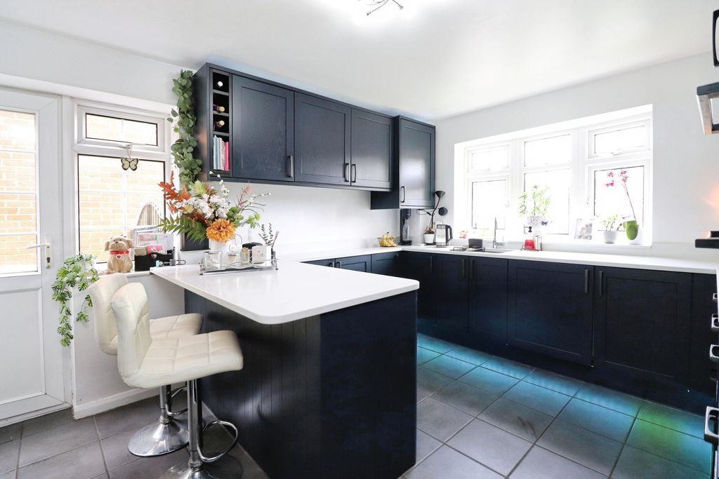 Property photo 3 of 10 Photo 2