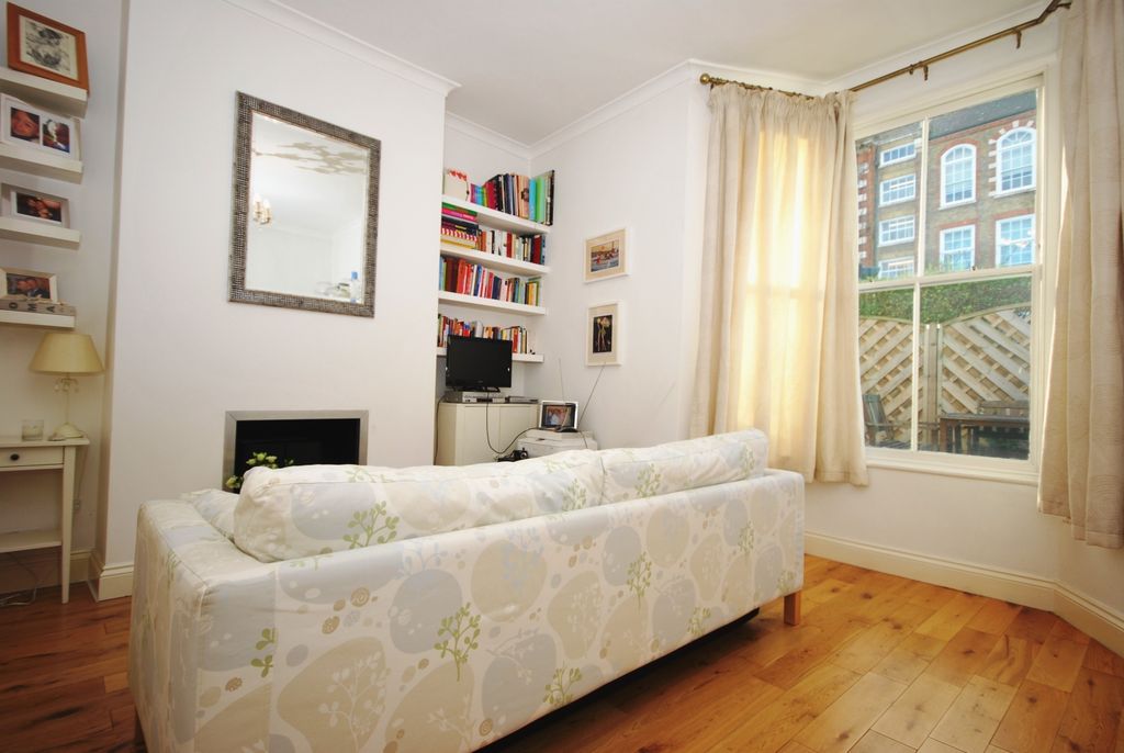 Property photo 2 of 9 Grove Vale