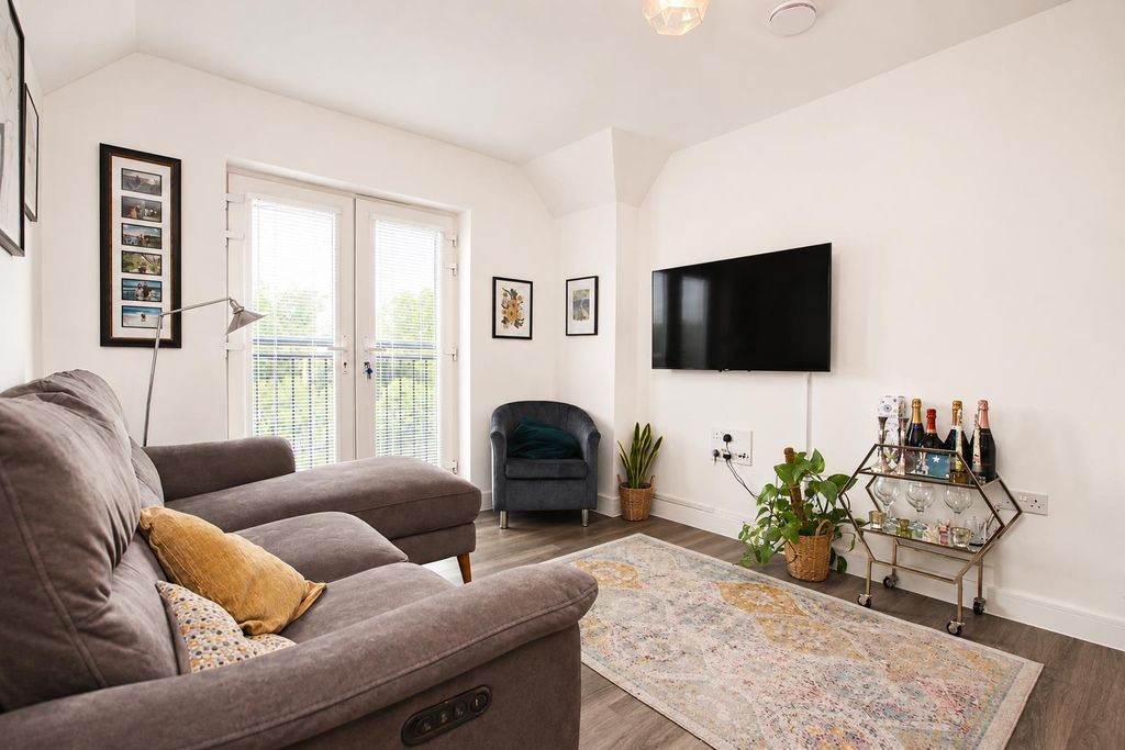 Additional image 9 of 2 bed flat for saleDryden House, Borehamwood WD6