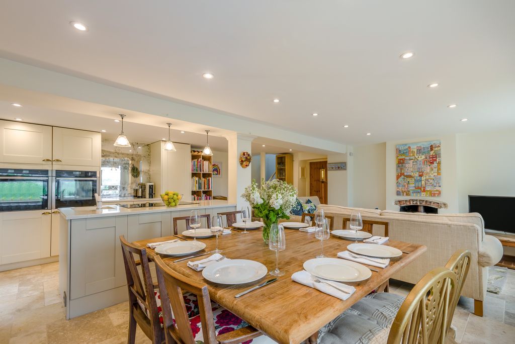 Property photo 2 of 27 8690708-Interior24