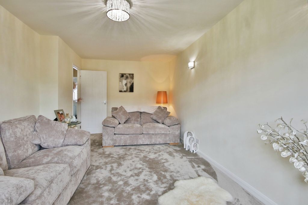 Property photo 2 of 23 4416174
