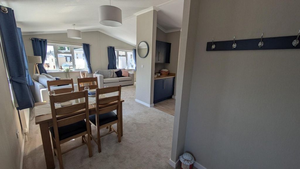 Property photo 3 of 7 39 Ecs Omar Westbury Dining