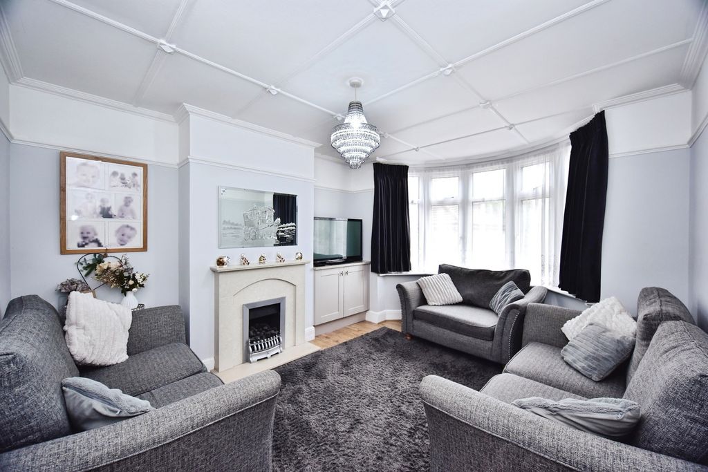 Property photo 2 of 17 Photo