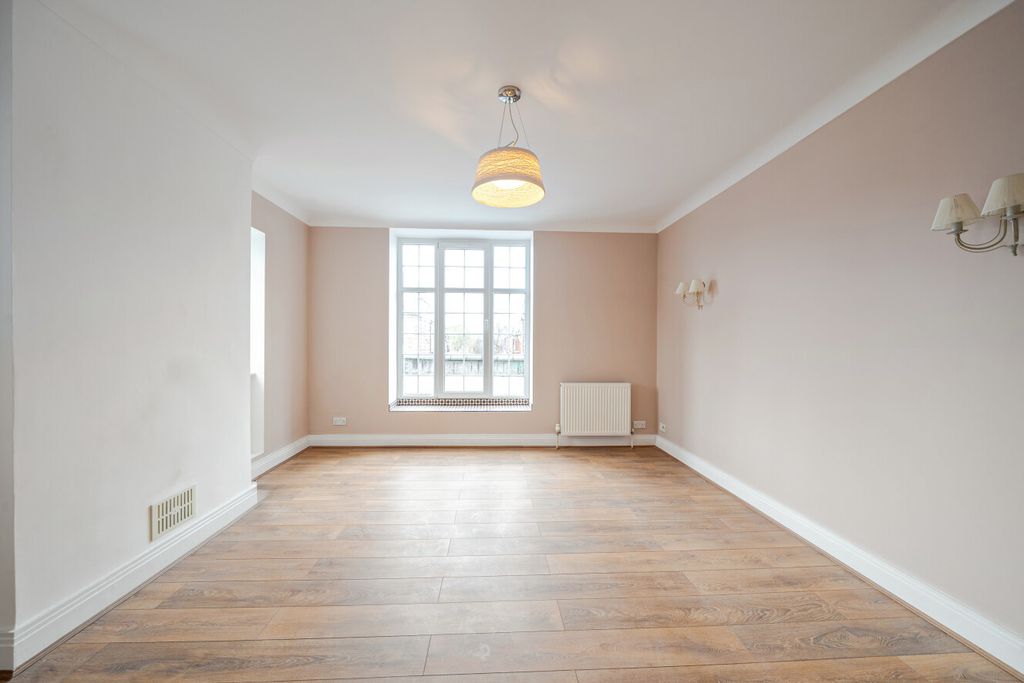 Property photo 3 of 14 1424844-15-69Afed...