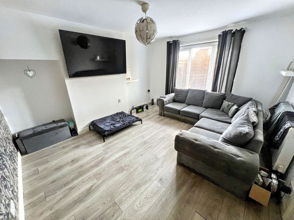 Property photo 2 of 8