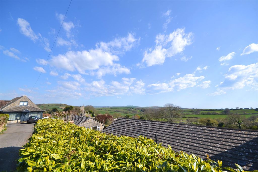 Property photo 3 of 13 12 (17).Png