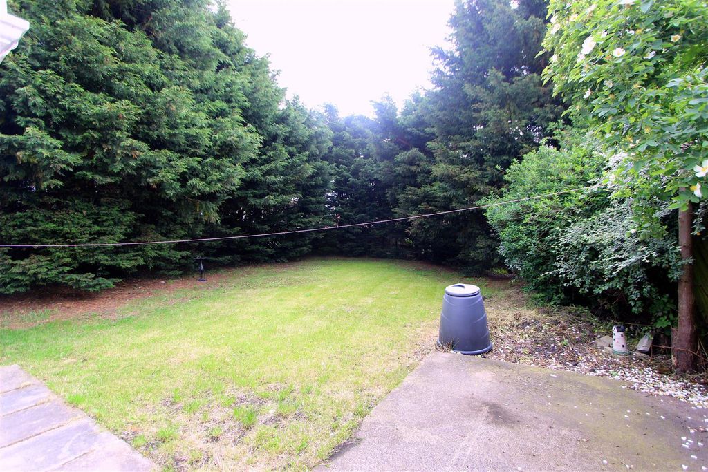 Property photo 2 of 11 Externally