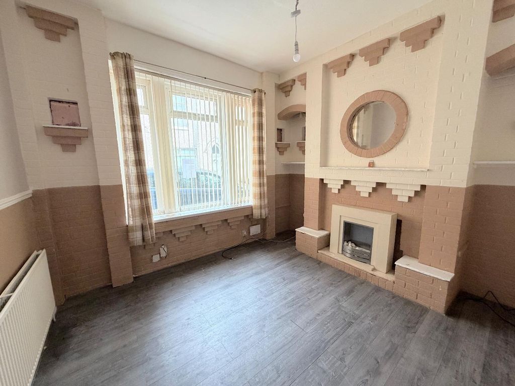 Property photo 2 of 11 Lounge