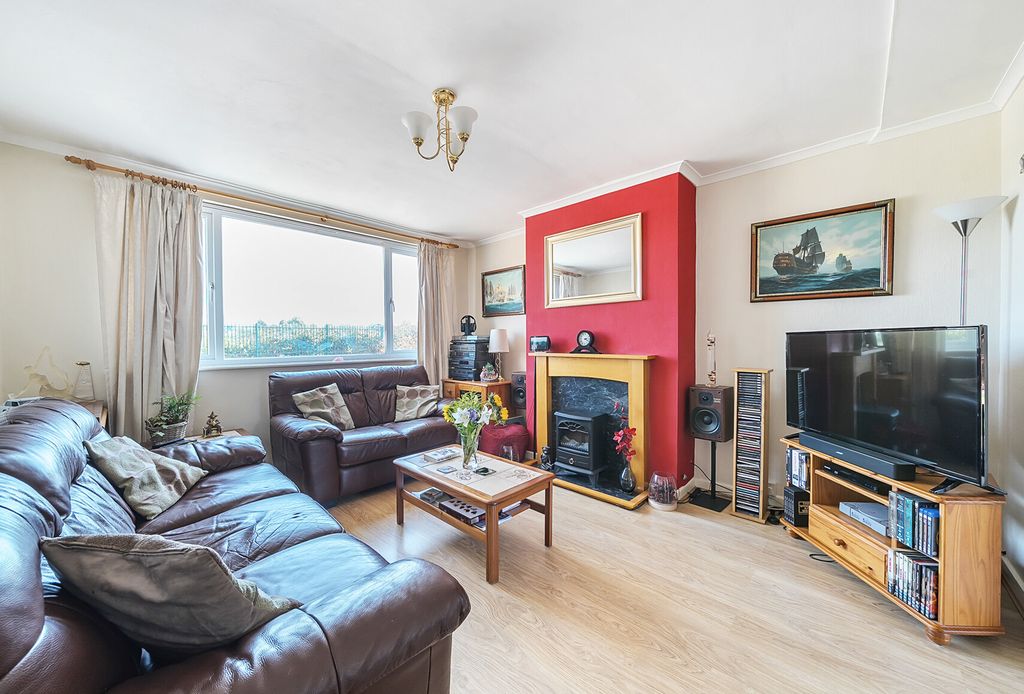 Property photo 3 of 17 1335497-13-689603...