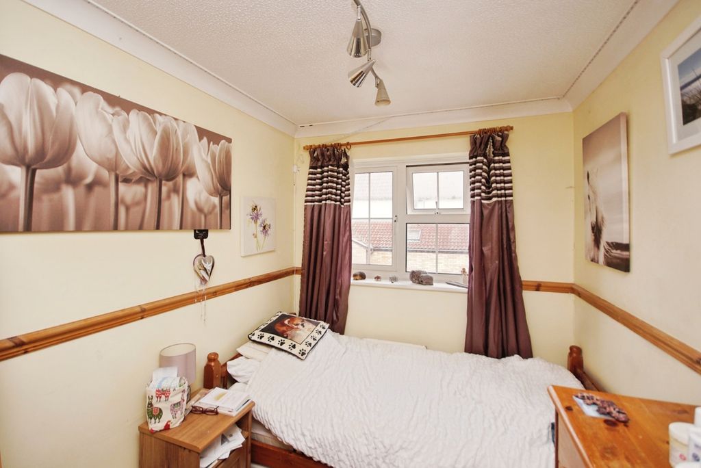 Property photo 3 of 16 Bedroom