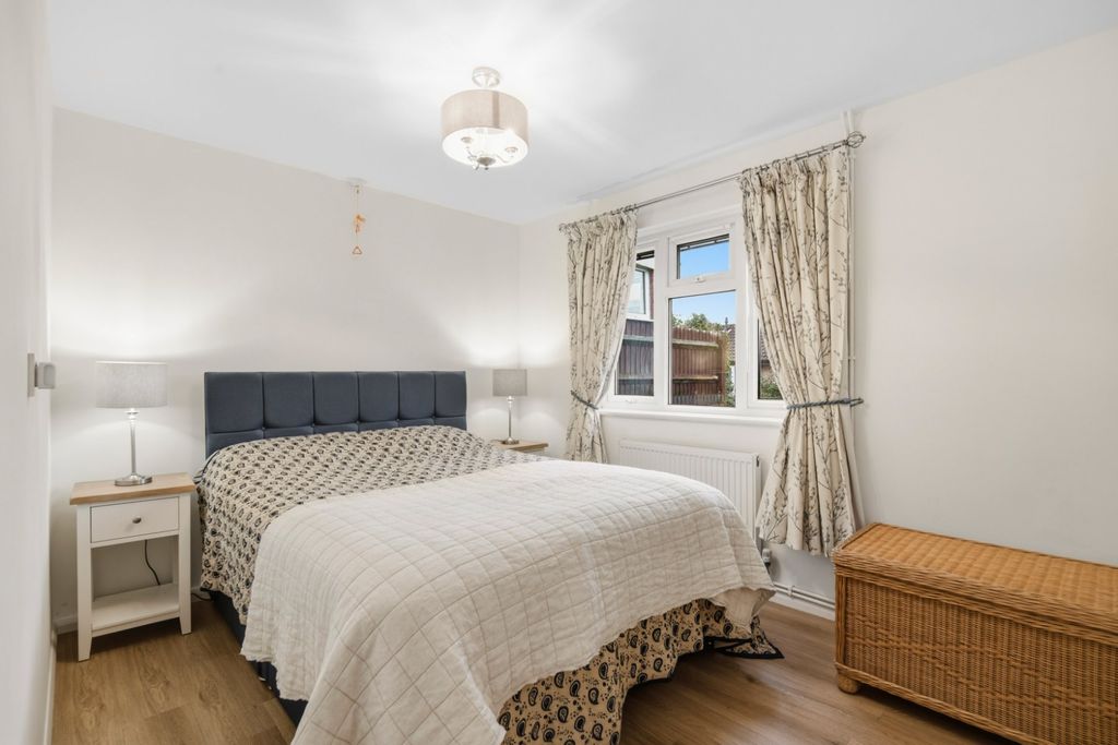 Property photo 3 of 16 Bedroom