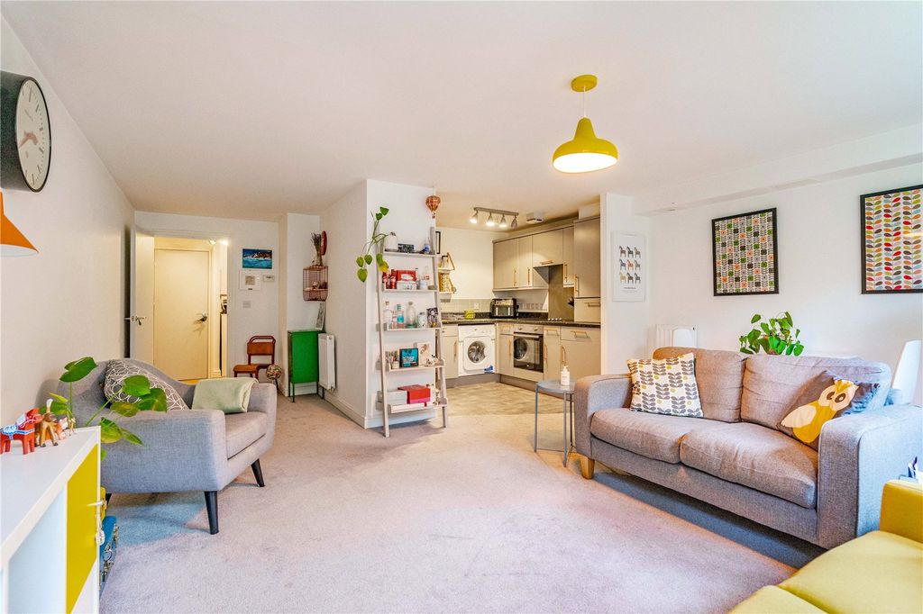 Property photo 3 of 11 Living Room