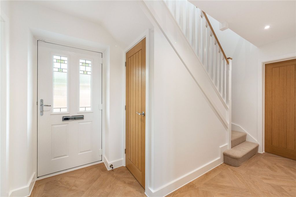 Property photo 2 of 35 Picture No. 32