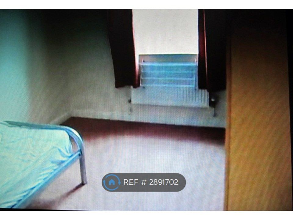 Property photo 3 of 10 Bedroom 1