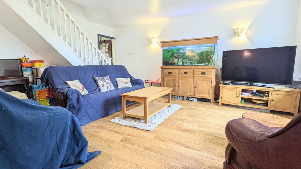Property photo 2 of 18