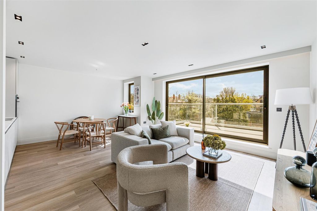 Property photo 1 of 23 Flat 5 - 50 Creswick Road W3-1.Jpg