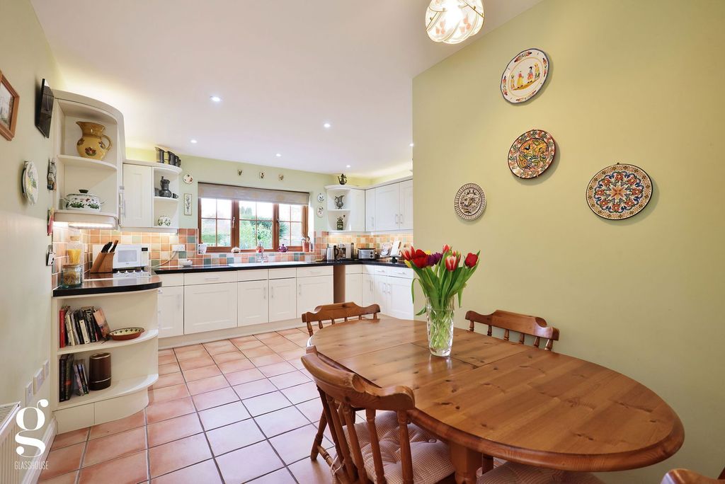 Property photo 3 of 34