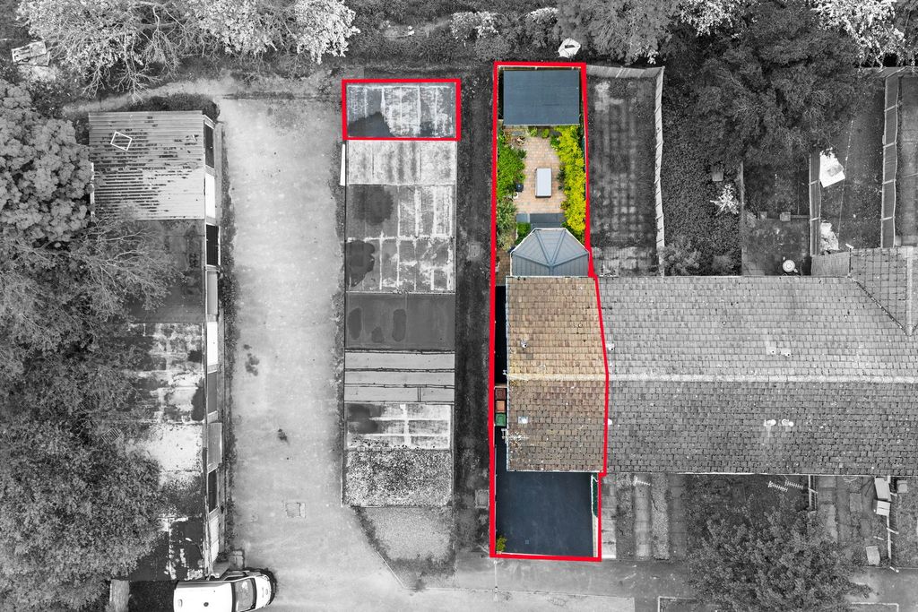 Property photo 2 of 21