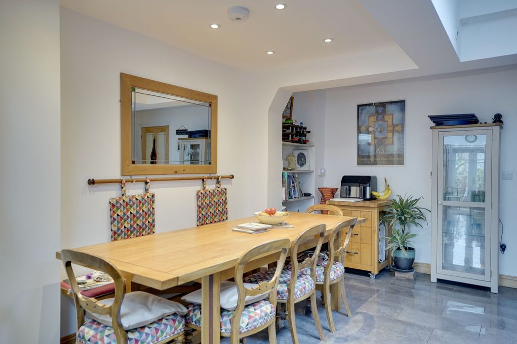 Property photo 2 of 21