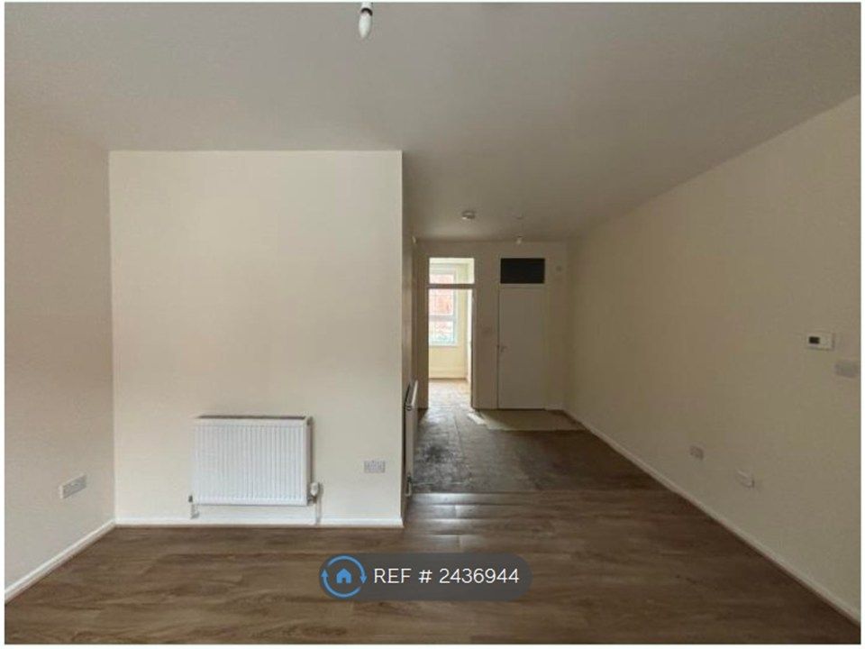 Property photo 3 of 4 Living Room - Flat 2