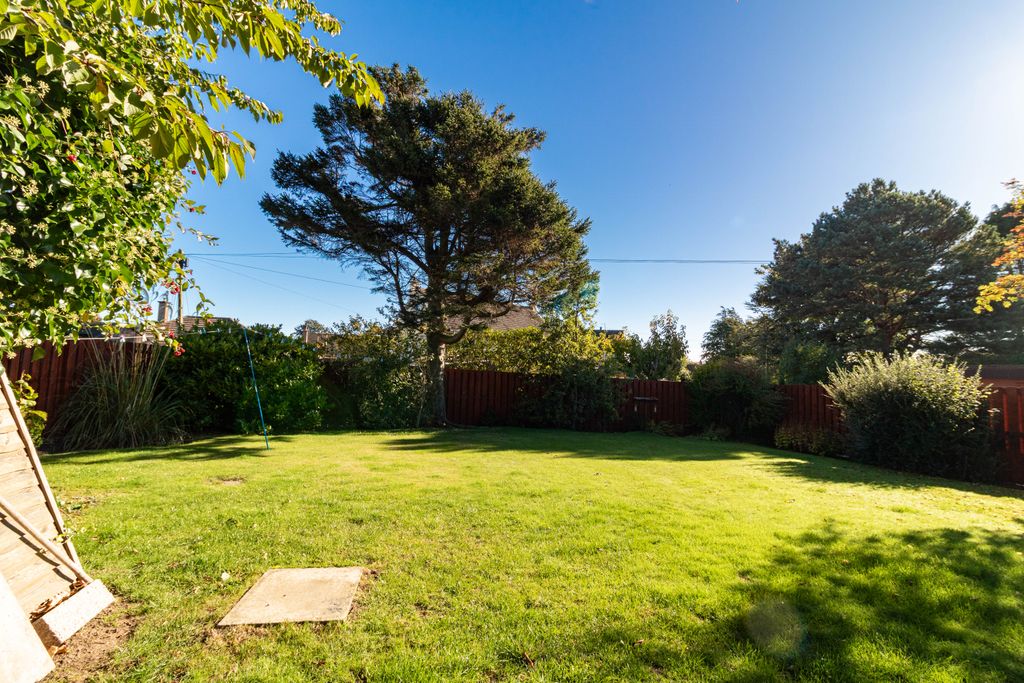 Property photo 2 of 34 Rear Garden
