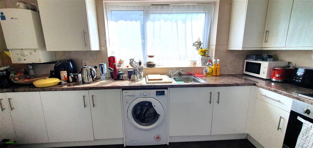 Additional image 6 of 2 bed flat for saleThe Dell, Feltham TW14