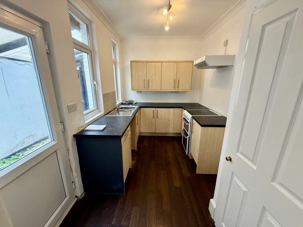 Property photo 3 of 9 Kitchen