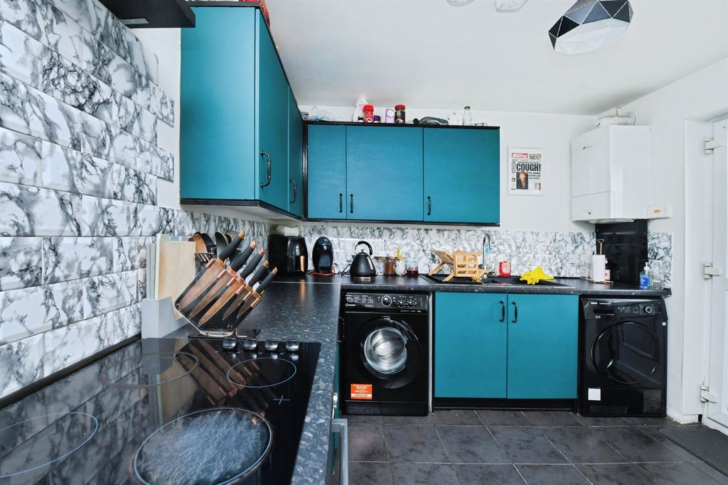 Property photo 3 of 18