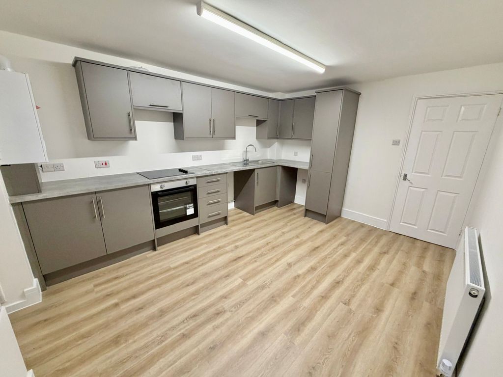 Property photo 2 of 8 Kitchen