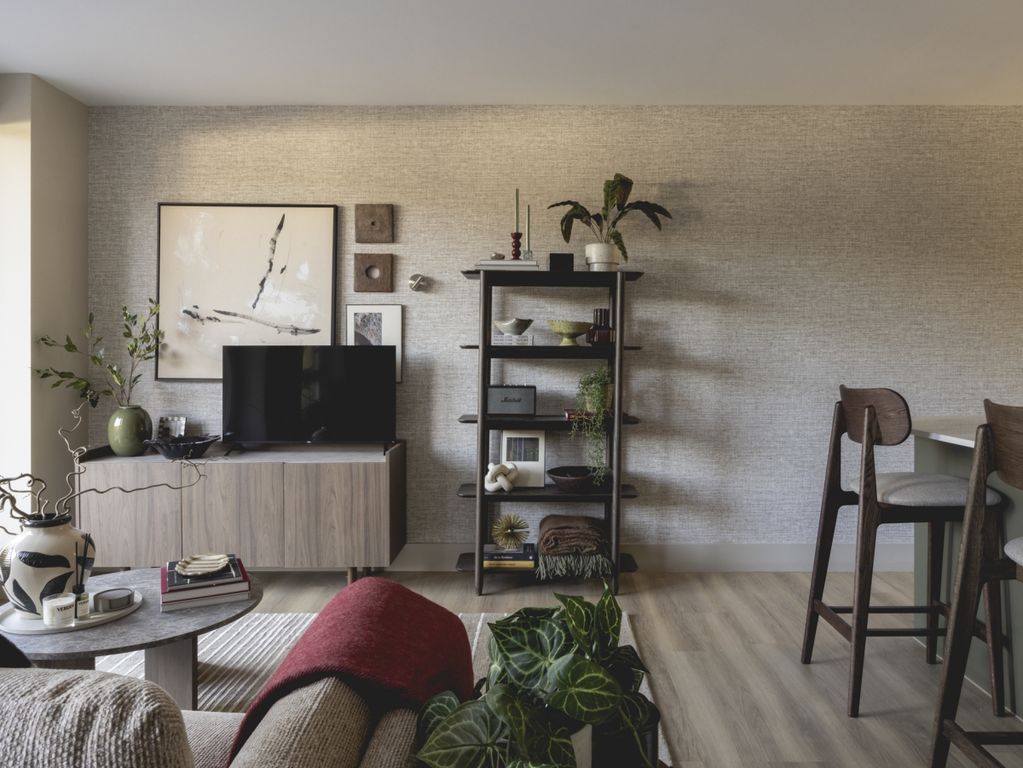 Property photo 3 of 8 1 Bed Show Apt Lo...
